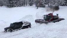 Вижте как най-всъдеходната G-Class губи битката със снега (ВИДЕО)