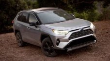 Toyota отива на съд заради гръмнали стъклени покриви на RAV4
