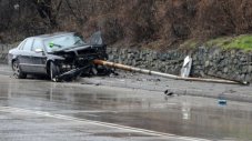 Audi отсече електрически стълб след катастрофа в Бояна