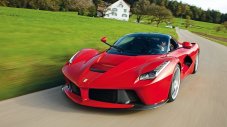 Зарязано LaFerrari чака при дилър във Великобритания