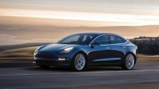 Tesla Model 3 вдигна повече от обявеното (ВИДЕО)