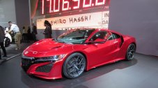 Honda NSX хвърли ръкавица на Nissan GT-R