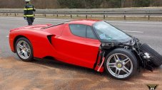 Ferrari Enzo беше обезобразено на германска магистрала