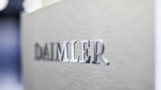 Печалбата на Daimler намаля наполовина за 1 година