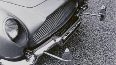 Откраднатият през 90-те години Aston Martin на Джеймс Бонд е намерен