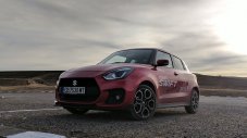 Категория оса: тестваме новото Suzuki Swift Sport