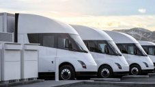 Производството и продажбите на Tesla Semi забуксуваха