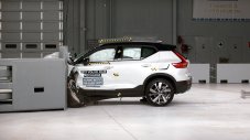 Volvo зададе нов стандарт за безопасност