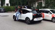 Вижте как новото BMW i3 паркира само