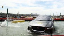 Jaguar I-Pace ходи по вода (ВИДЕО)