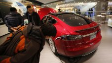 Tesla не постига целите си в Китай, съкращава персонала