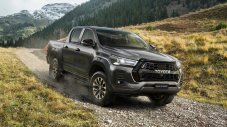 Toyota Hilux GR Sport дебютира в Европа с ново &bdquo;лице&ldquo; и преработено окачване