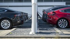 Tesla e спечелила над 9 милиарда долара от... преките си конкуренти
