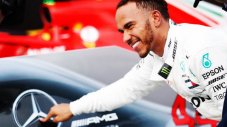Хамилтън остава за още две години в Mercedes