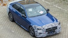 Новият Mercedes-Benz C-Class сваля маскировката