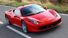 Шок: Ferrari на съд за калпави спирачки