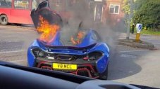 Специален McLaren P1 изгоря в Англия