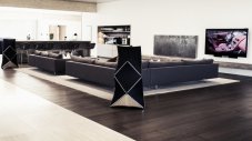 Bang&Olufsen превърна в луксозен дом шоурума на Aston Martin в Швейцария
