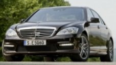 Това е модел 2011 на Mercedes-Benz S63 AMG