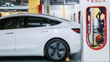 Собственик на Tesla получи сметка от 600 000 долара за зареждане