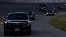Лимузината на Тръмп се пусна в NASCAR