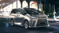 Новият миниван на Lexus шокира с цената си