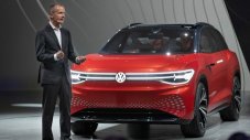 Шефът на VW: Tesla ни причинява силно главоболие