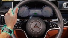 Бъдещите модели на Mercedes ще сканират вените на шофьора