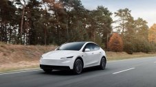 Tesla Model Y започна сам да се обажда по телефона