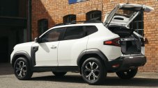 Dacia Duster стана хибриден ван без задни седалки