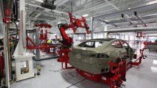 Почти всяка произведена Tesla е с дефект