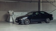 Единственото BMW M5 с W10 излиза на търг
