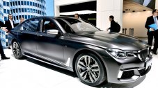 Новото BMW 7-Series засрамва M5