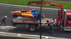 Алонсо със зрелищна катастрофа в Индианаполис (ВИДЕО)
