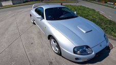 Как се справя стара Toyota Supra на магистрала?