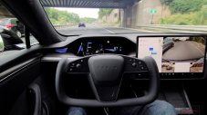 Tesla на автопилот остави пияна шофьорка насред пътя