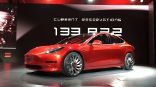 В Tesla вече няма кой да вдига телефона