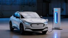 Електромобилите на Ford ще могат да се зареждат от станциите на Tesla