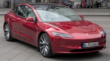 Tesla победи Golf на неговата територия
