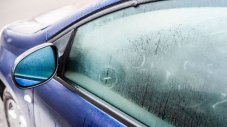 Кои повреди водят до замъгляване на стъклата в колата?