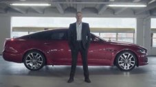 Специалния рекламира Jaguar XJ