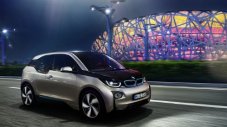 BMW ще зарежда електромобили от улични стълбове