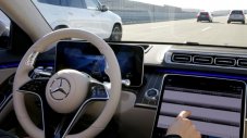 Mercedes-Benz е готов с автопилот, но няма да го предлага