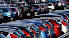 Спадът на продажбите на леки коли ще продължи и през 2022 година