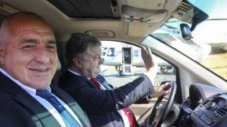 Президентът на Украйна нарушава правилника, докато вози Бойко Борисов (ВИДЕО)