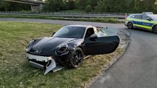 Мистериозен шофьор заряза ново Porsche 911 GT3 след катастрофа