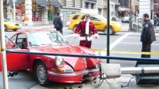 Дядо Коледа катастрофира с Porsche