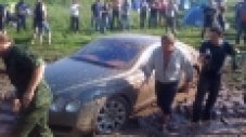 Да заровиш Bentley Continental GT в калта.....