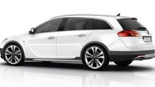 Първи снимки на Opel Insignia Crossfour 