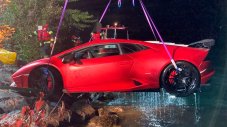 Шофьор обърка педалите и удави Lamborghini в езеро